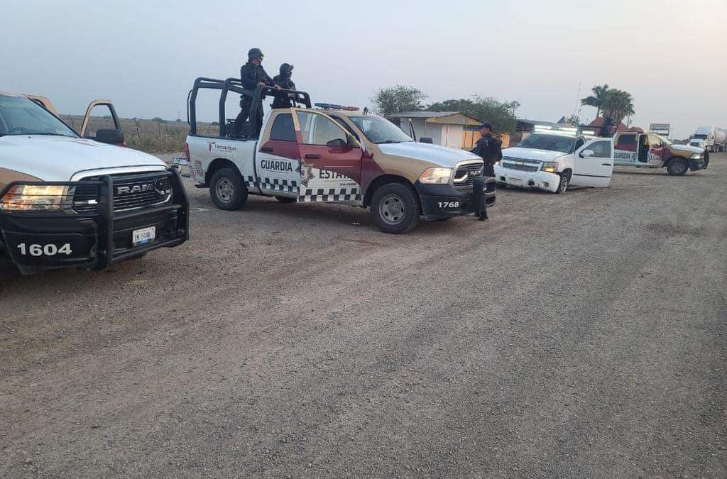 Convoy agrede a civiles y elementos de la Guardia Estatal.