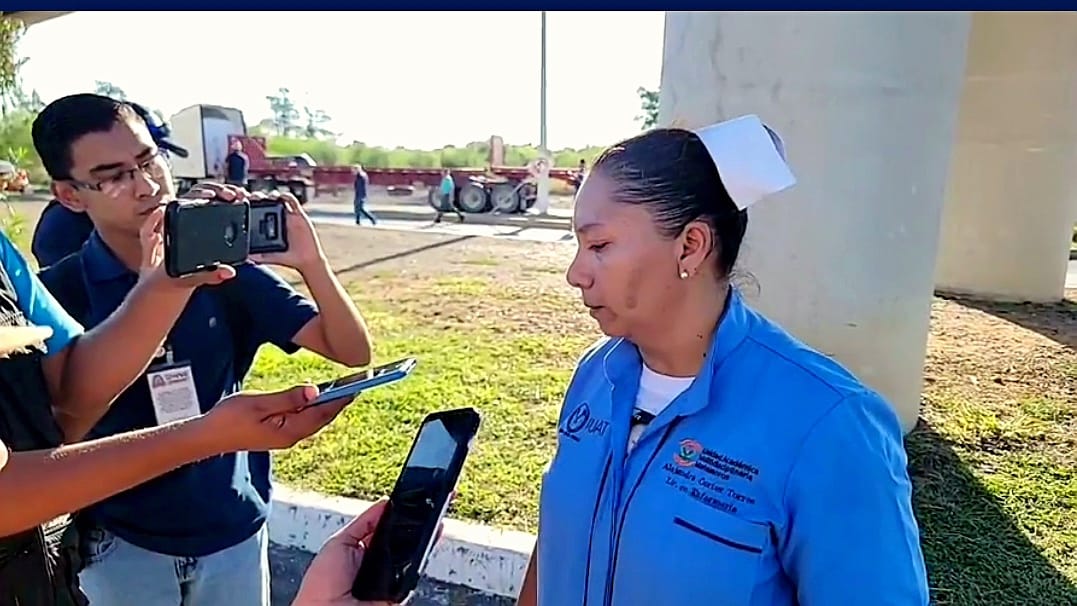 Bloquean puente internacional Los Tomates, en busca de justicia.