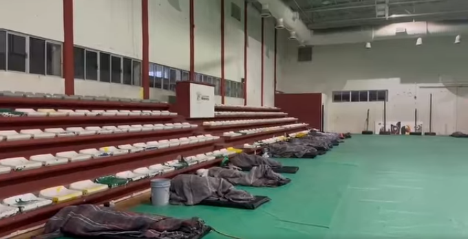 39 personas se encuentran en el refugio temporal habilitado en la alberca Chavez por bajas temperaturas.