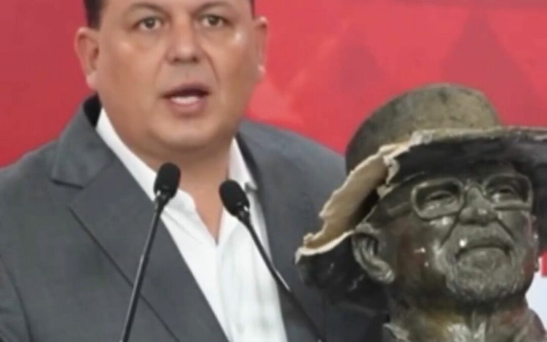 Memo Valencia denuncia vandalizacion del monumento a Hipólito Mora.