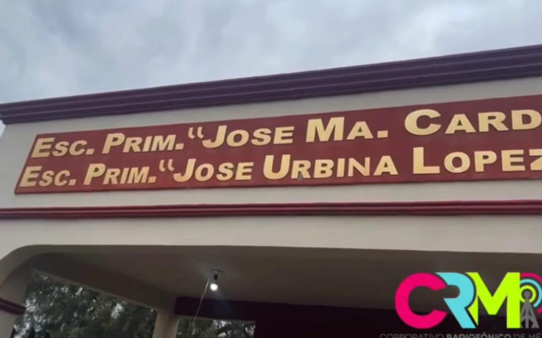 Padres de familia cierran la primaria José María Cárdenas, por conflictos con las autoridades de la institución.