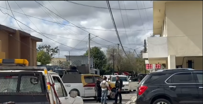 Hombre asesinado a balazos dentro de su auto en la colonia San Francisco.