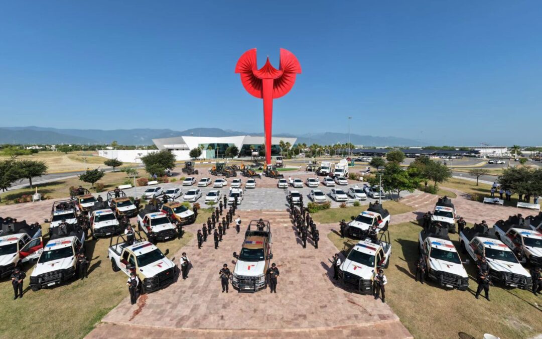 Entrega Américo Villarreal vehículos y maquinaria por 125.2 mdp