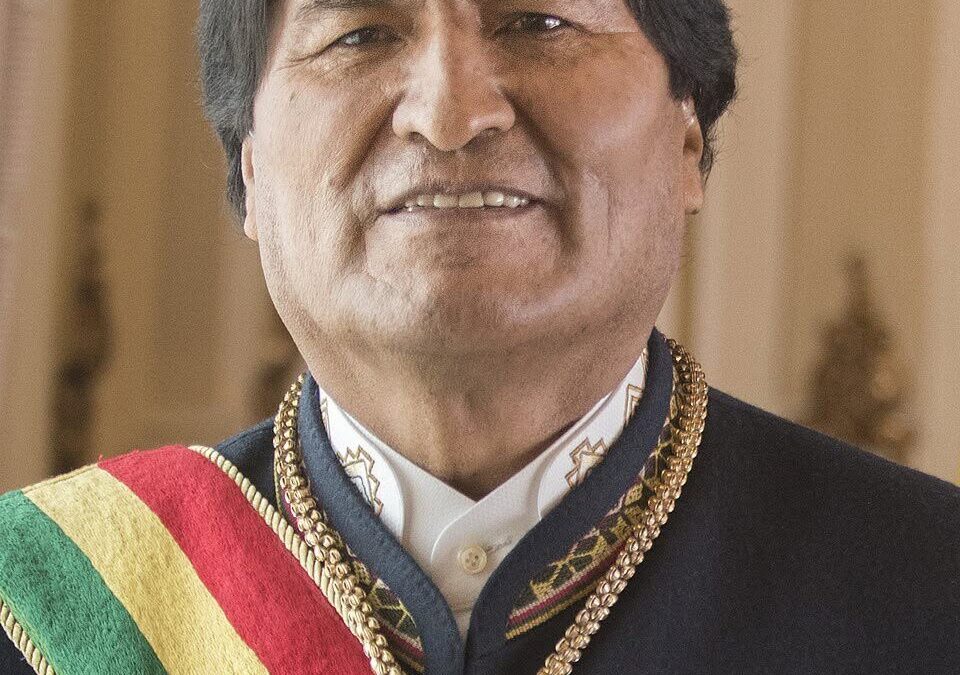 Emiten orden de captura contra Evo Morales.