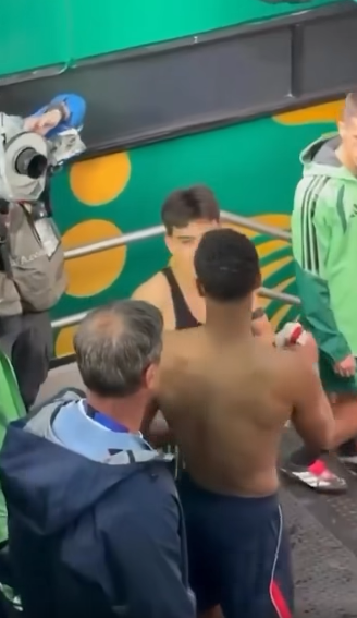 Jude Bellingham de la selección de Inglaterra le pidió intercambiar playera a Guillermo Mora